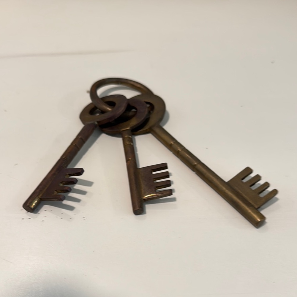 Vintage-solid brass Skeleton Key Wall Decor - Set of 3